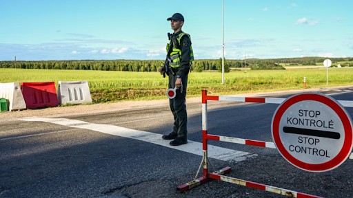 Lithuania close border crossings